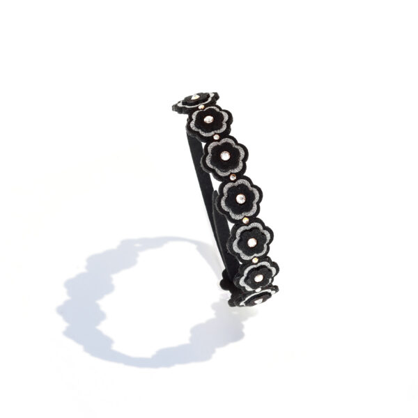 nero bracciale bianco copia 2
